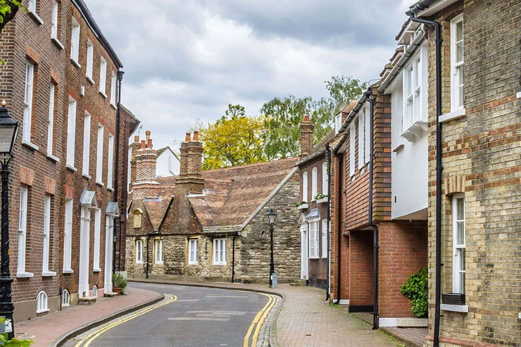Choosing a qualified Surveyor Nottingham with expert tips for property